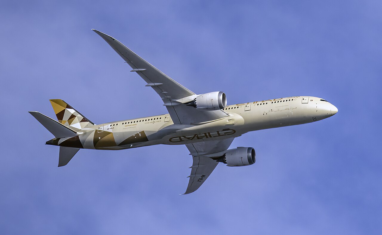 飞行中的阿提哈德航空波音 787-9